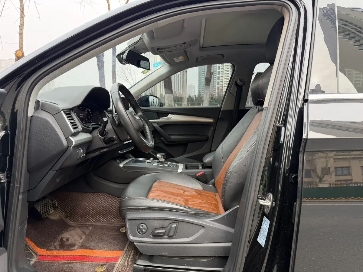 2020 Audi Q5L 2.0T 190HP L4 7DCT,autocango,china used car exporter,china ev exporter,chinese used car exporter,chinese used ev exporter