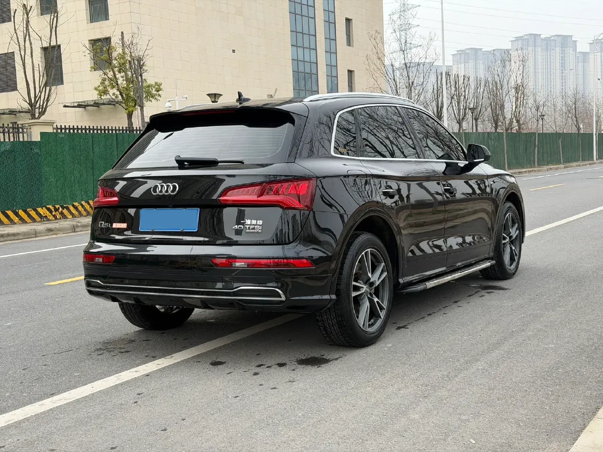 2020 Audi Q5L 2.0T 190HP L4 7DCT,autocango,china used car exporter,china ev exporter,chinese used car exporter,chinese used ev exporter