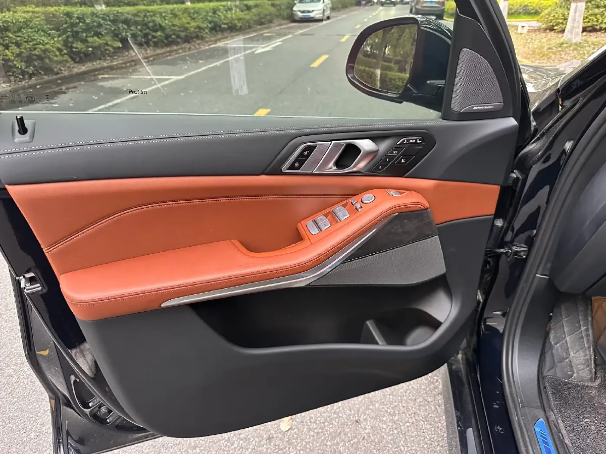 2024 BMW X7 3.0T 381HP L6 8AT,autocango,china used car exporter,china ev exporter,chinese used car exporter,chinese used ev exporter