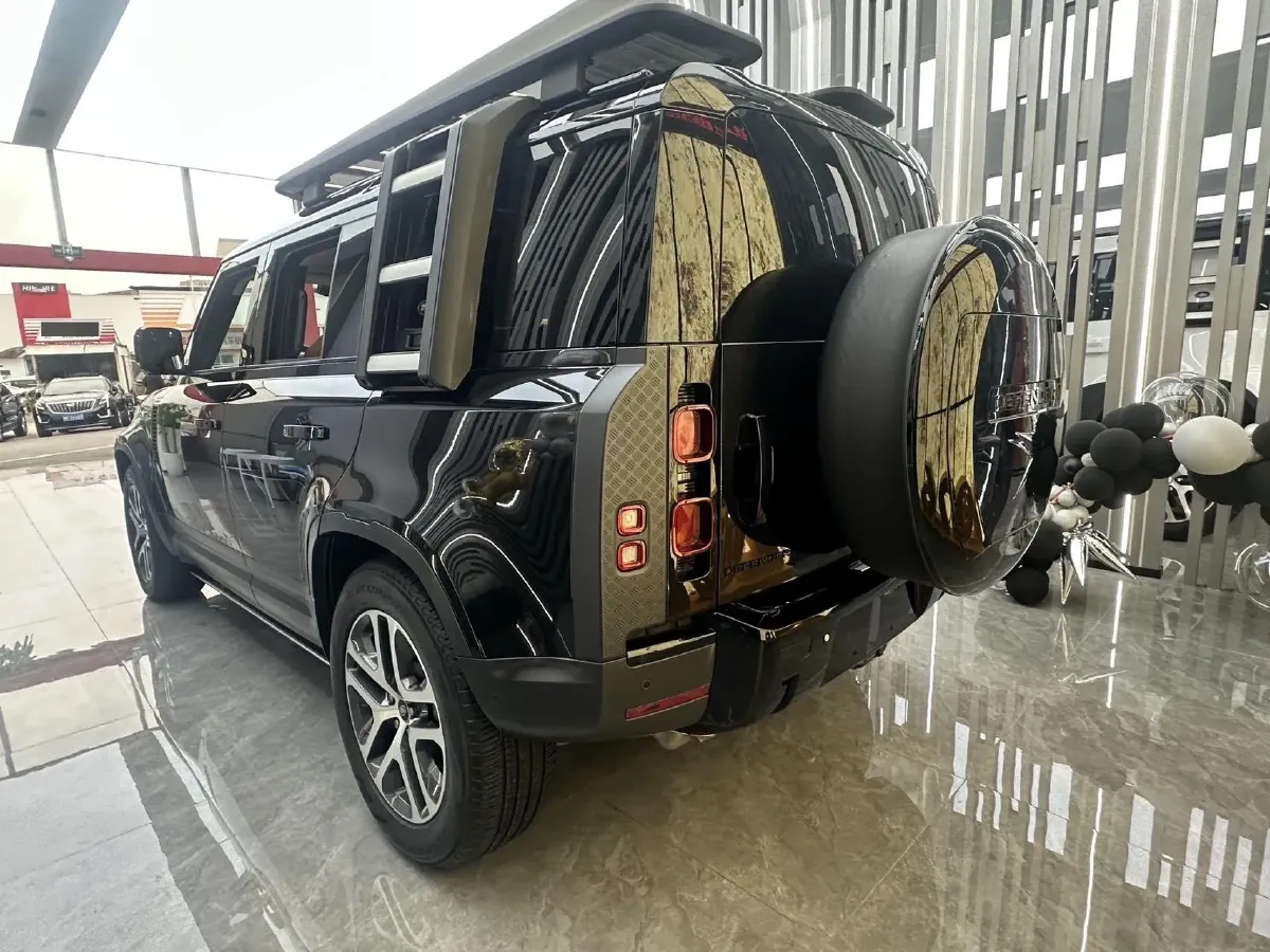 2023 Land Rover Defender 3.0T 400HP L6 8AT,autocango,china used car exporter,china ev exporter,chinese used car exporter,chinese used ev exporter