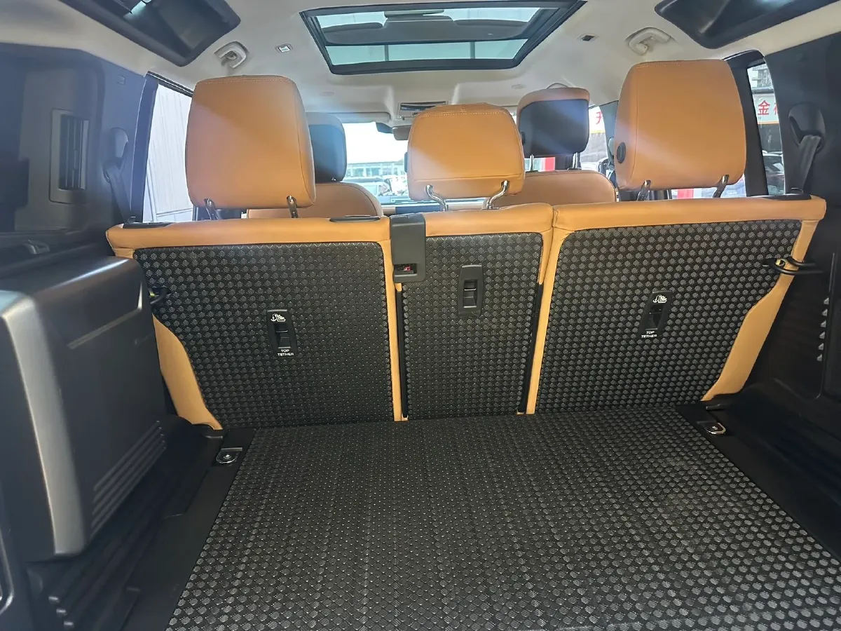 2023 Land Rover Defender 3.0T 400HP L6 8AT,autocango,china used car exporter,china ev exporter,chinese used car exporter,chinese used ev exporter