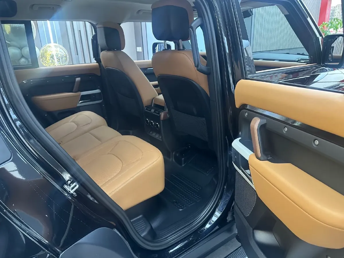 2023 Land Rover Defender 3.0T 400HP L6 8AT,autocango,china used car exporter,china ev exporter,chinese used car exporter,chinese used ev exporter