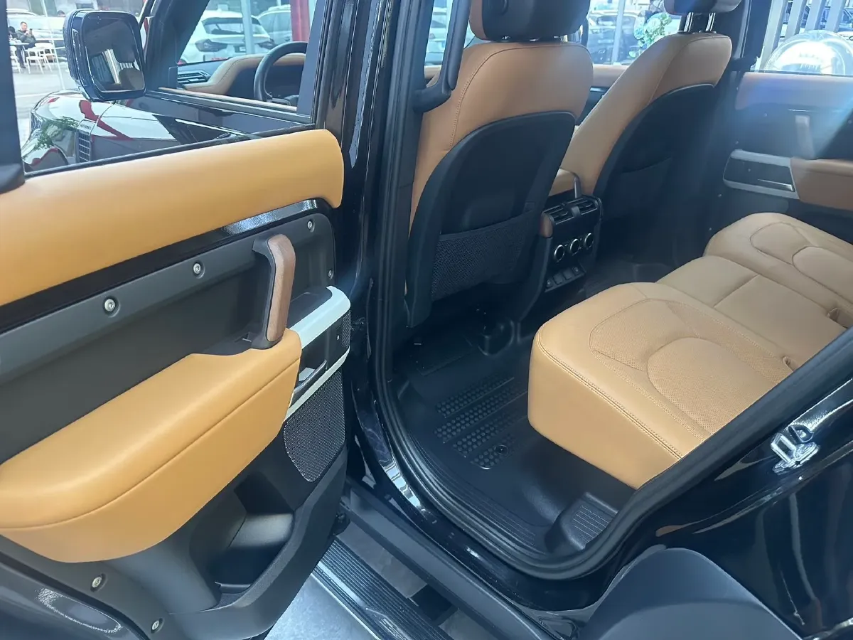 2023 Land Rover Defender 3.0T 400HP L6 8AT,autocango,china used car exporter,china ev exporter,chinese used car exporter,chinese used ev exporter