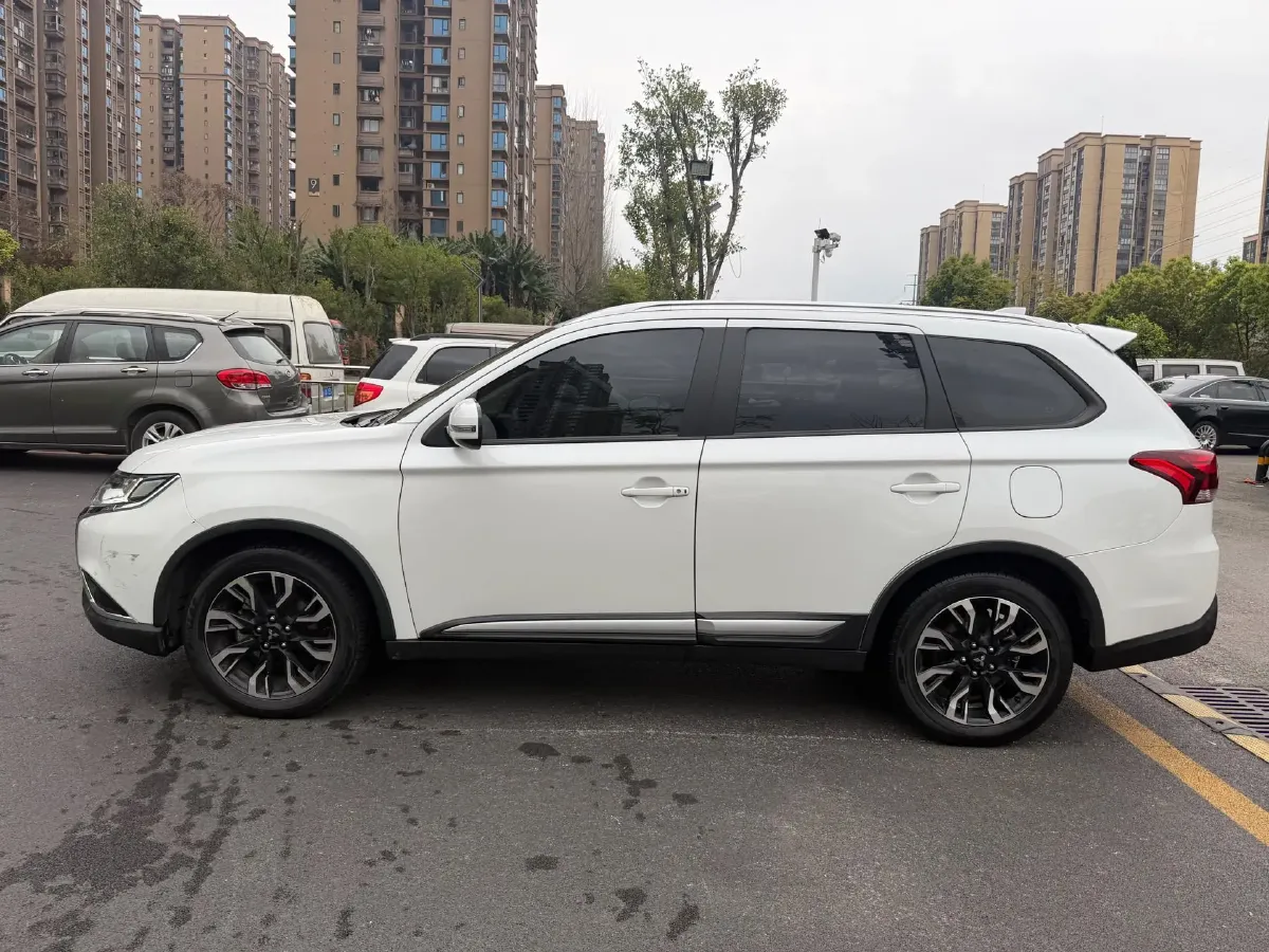 2020 Mitsubishi Outlander 2.0L 166HP L4 CVT,autocango,china used car exporter,china ev exporter,chinese used car exporter,chinese used ev exporter