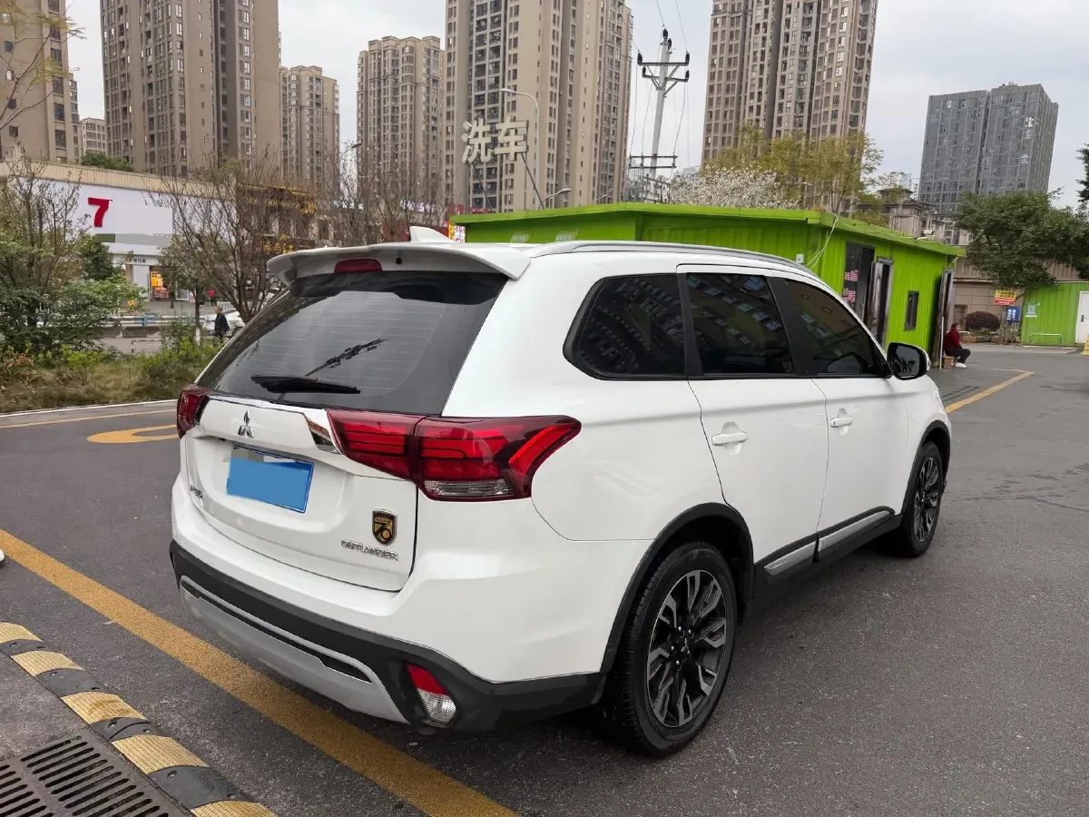 2020 Mitsubishi Outlander 2.0L 166HP L4 CVT,autocango,china used car exporter,china ev exporter,chinese used car exporter,chinese used ev exporter