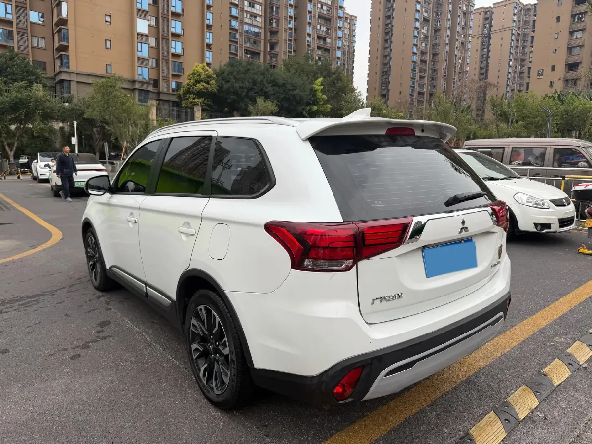 2020 Mitsubishi Outlander 2.0L 166HP L4 CVT,autocango,china used car exporter,china ev exporter,chinese used car exporter,chinese used ev exporter