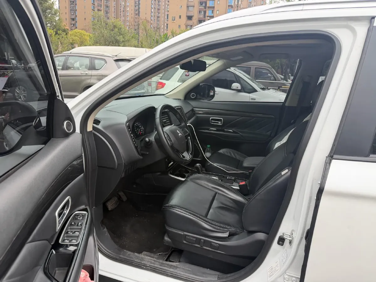 2020 Mitsubishi Outlander 2.0L 166HP L4 CVT,autocango,china used car exporter,china ev exporter,chinese used car exporter,chinese used ev exporter