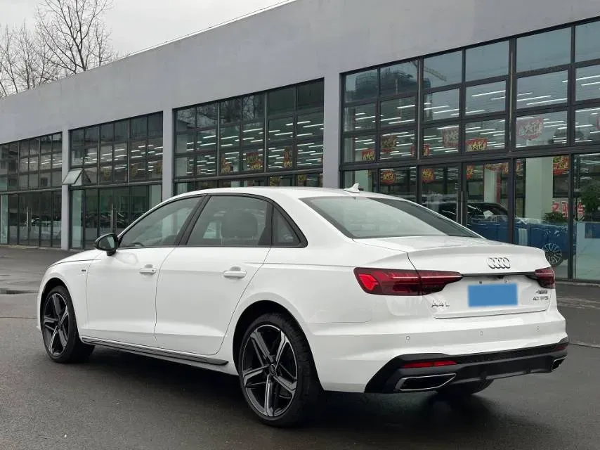 2024 Audi A4L 2.0T 190HP L4 7DCT,autocango,china used car exporter,china ev exporter,chinese used car exporter,chinese used ev exporter