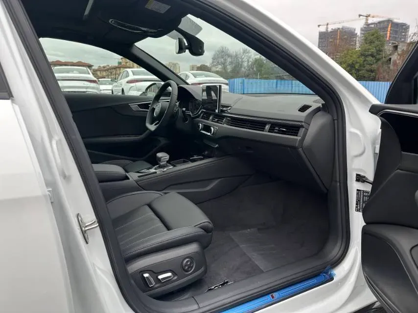 2024 Audi A4L 2.0T 190HP L4 7DCT,autocango,china used car exporter,china ev exporter,chinese used car exporter,chinese used ev exporter