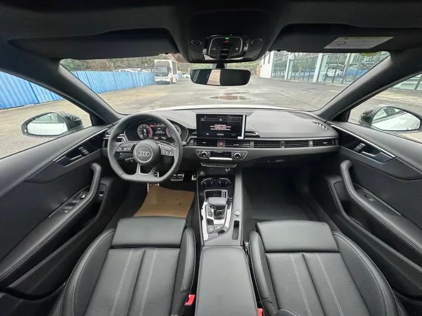 2024 Audi A4L 2.0T 190HP L4 7DCT,autocango,china used car exporter,china ev exporter,chinese used car exporter,chinese used ev exporter