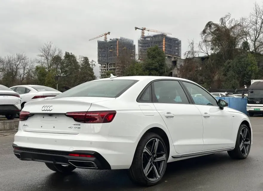2024 Audi A4L 2.0T 190HP L4 7DCT,autocango,china used car exporter,china ev exporter,chinese used car exporter,chinese used ev exporter