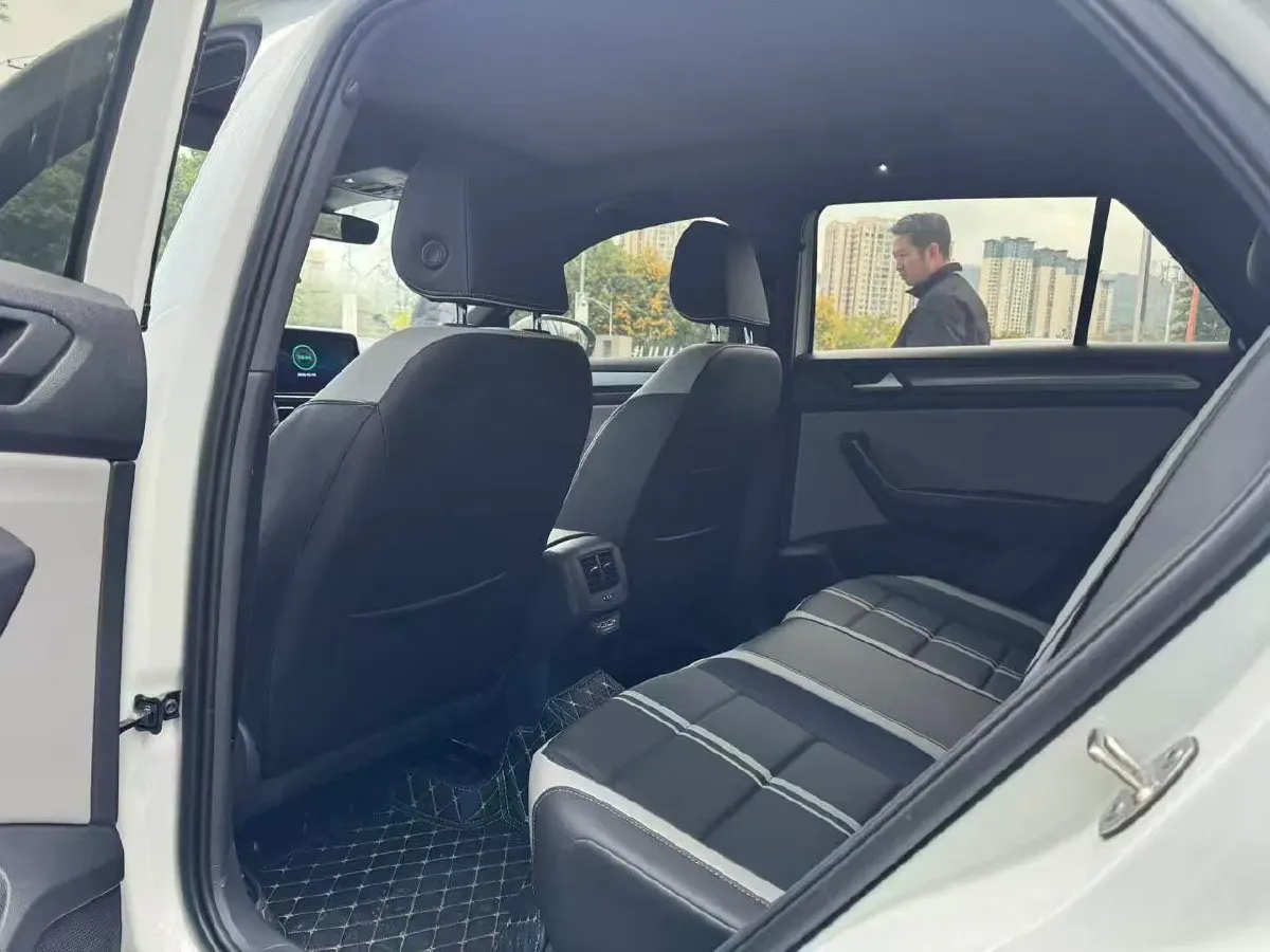 2023 Volkswagen T-Roc 1.5T 160HP L4 7DCT,autocango,china used car exporter,china ev exporter,chinese used car exporter,chinese used ev exporter