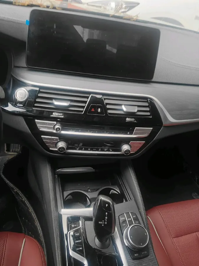 2022 BMW 5 Series 2.0T 252HP L4 8AT,autocango,china used car exporter,china ev exporter,chinese used car exporter,chinese used ev exporter