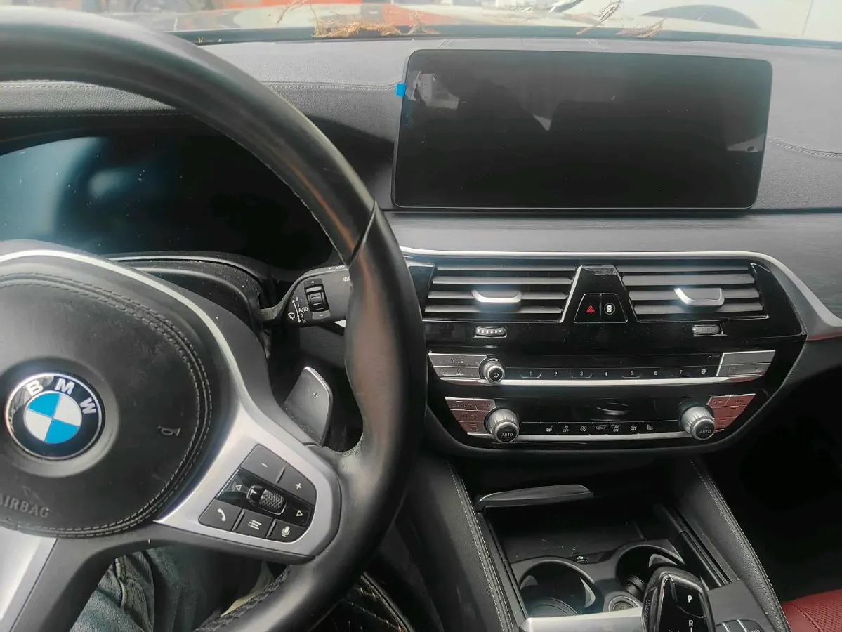 2022 BMW 5 Series 2.0T 252HP L4 8AT,autocango,china used car exporter,china ev exporter,chinese used car exporter,chinese used ev exporter