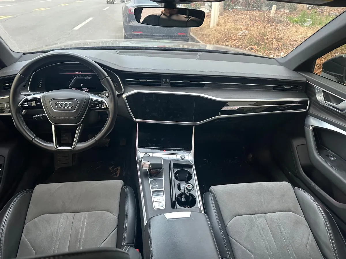 2024 Audi A6L 2.0T 245HP L4 7DCT,autocango,china used car exporter,china ev exporter,chinese used car exporter,chinese used ev exporter