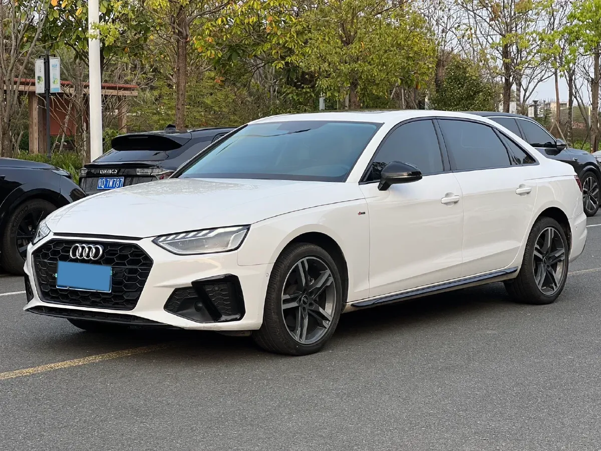 2022 Audi A4L 2.0T 190HP L4 7DCT,autocango,china used car exporter,china ev exporter,chinese used car exporter,chinese used ev exporter