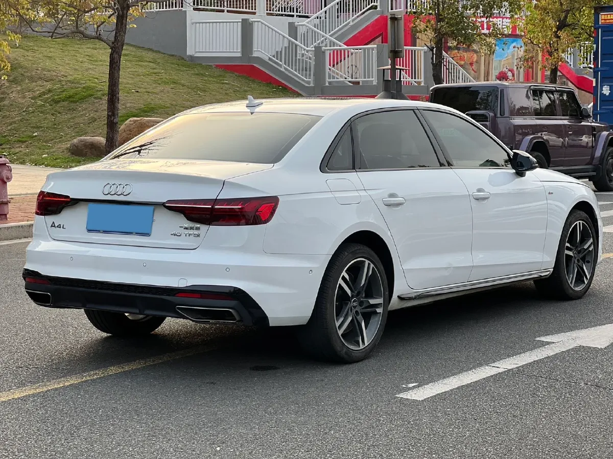 2022 Audi A4L 2.0T 190HP L4 7DCT,autocango,china used car exporter,china ev exporter,chinese used car exporter,chinese used ev exporter