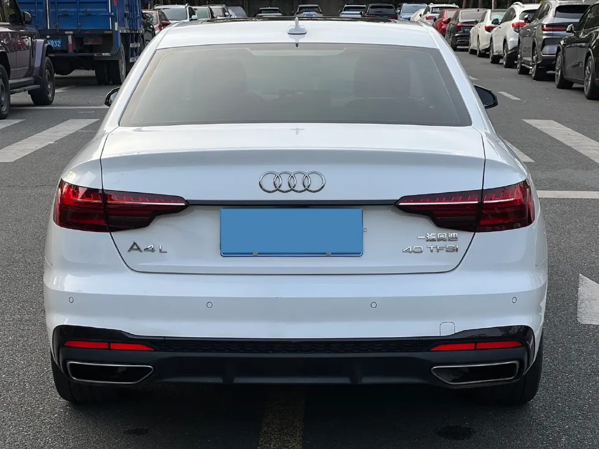 2022 Audi A4L 2.0T 190HP L4 7DCT,autocango,china used car exporter,china ev exporter,chinese used car exporter,chinese used ev exporter