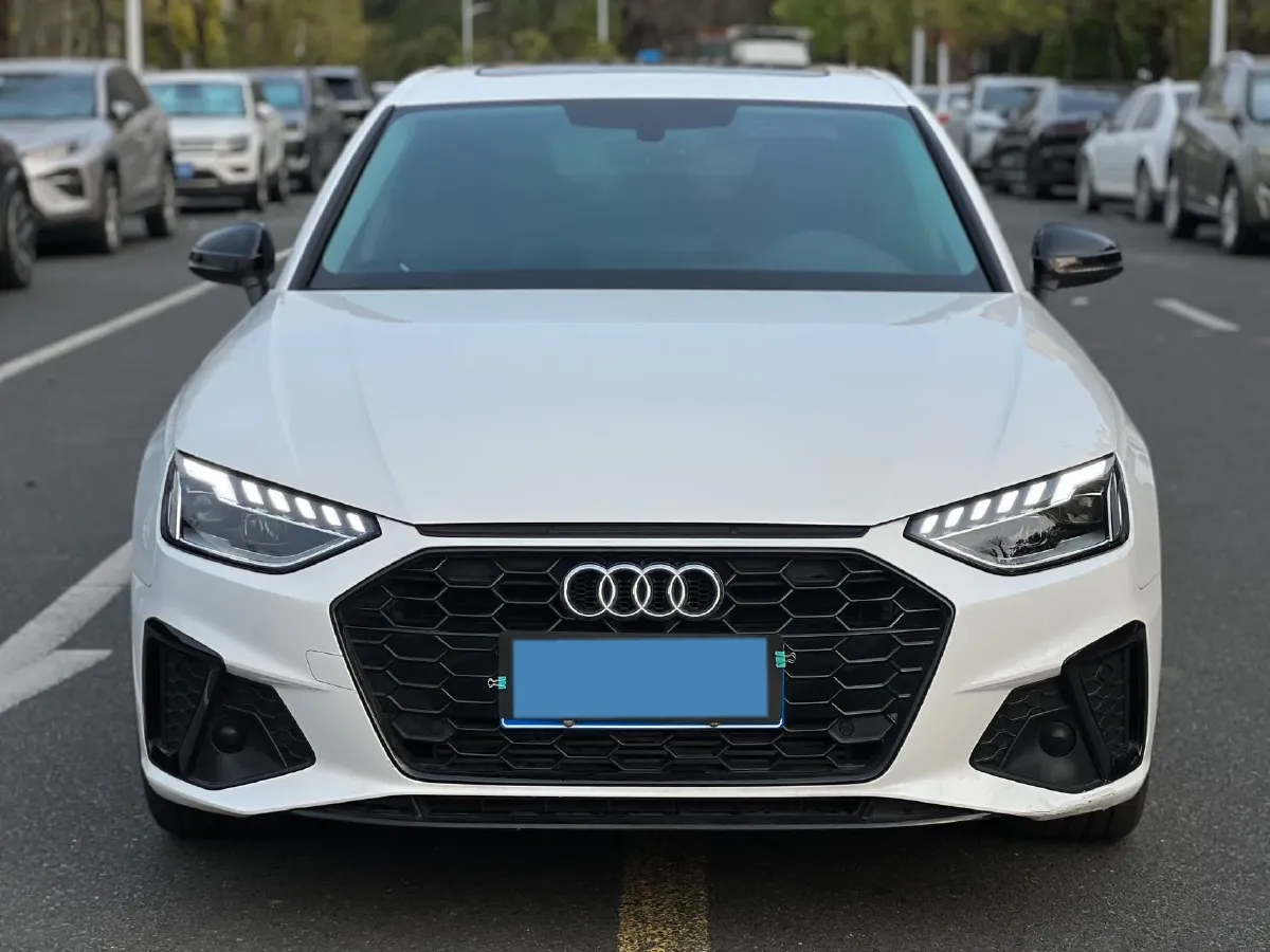 2022 Audi A4L 2.0T 190HP L4 7DCT,autocango,china used car exporter,china ev exporter,chinese used car exporter,chinese used ev exporter