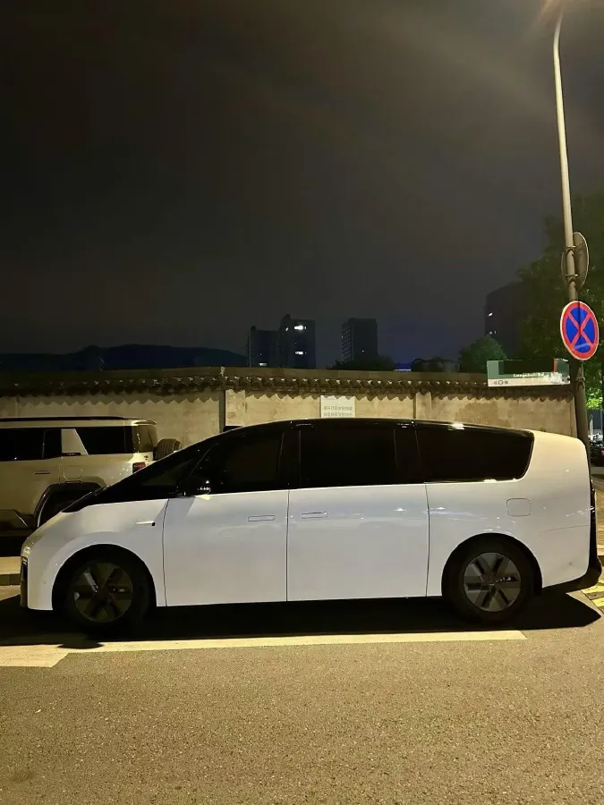 2024 Li MEGA BEV 102.7KWH,autocango,china used car exporter,china ev exporter,chinese used car exporter,chinese used ev exporter