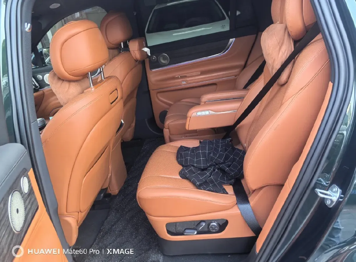 2024 AITO AITO M9 1.5T 152HP L4 REEV 42KWH,autocango,china used car exporter,china ev exporter,chinese used car exporter,chinese used ev exporter