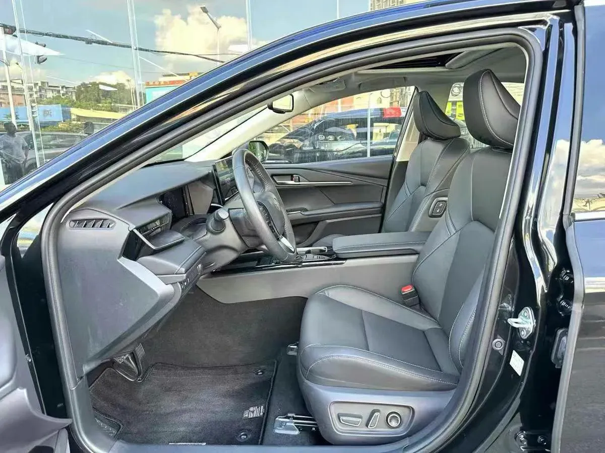 2024 Toyota Camry 2.0L 152HP L4 E-CVT Hybrid,autocango,china used car exporter,china ev exporter,chinese used car exporter,chinese used ev exporter