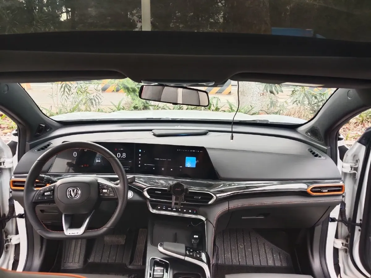 2022 ChangAn UNI-T 1.5T 188HP L4 7DCT,autocango,china used car exporter,china ev exporter,chinese used car exporter,chinese used ev exporter