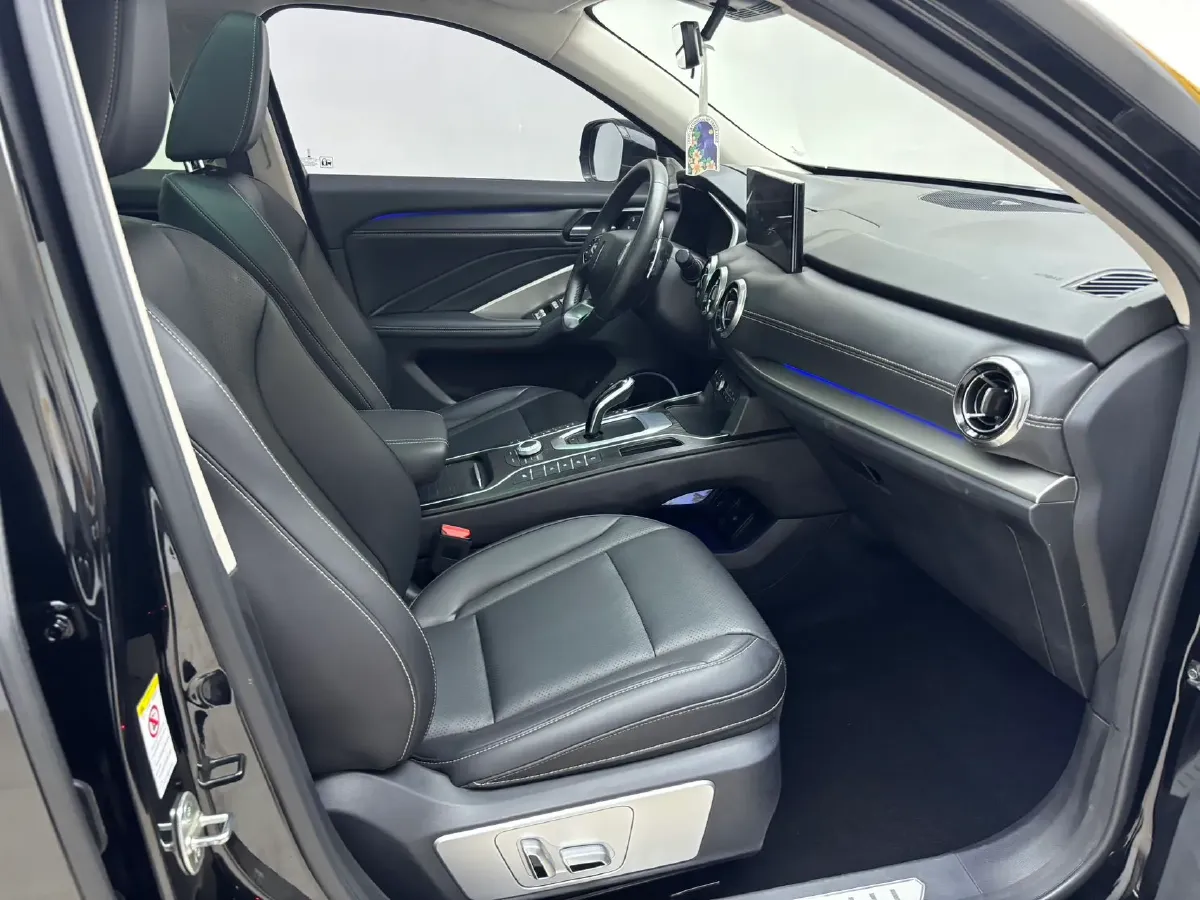 2021 WEY VV6 2.0T 227HP L4 7DCT,autocango,china used car exporter,china ev exporter,chinese used car exporter,chinese used ev exporter