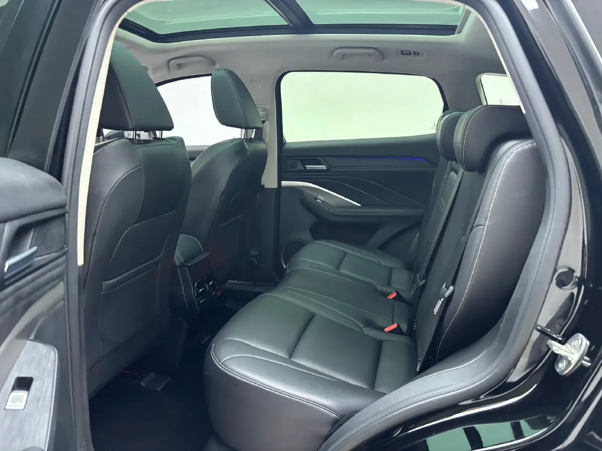 2021 WEY VV6 2.0T 227HP L4 7DCT,autocango,china used car exporter,china ev exporter,chinese used car exporter,chinese used ev exporter