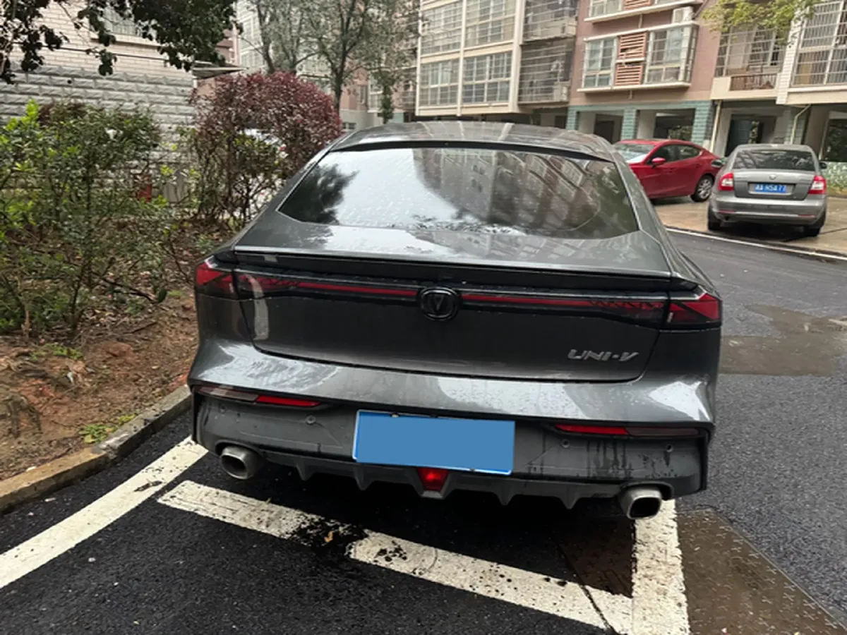 2022 ChangAn UNI-V 1.5T 188HP L4 7DCT,autocango,china used car exporter,china ev exporter,chinese used car exporter,chinese used ev exporter