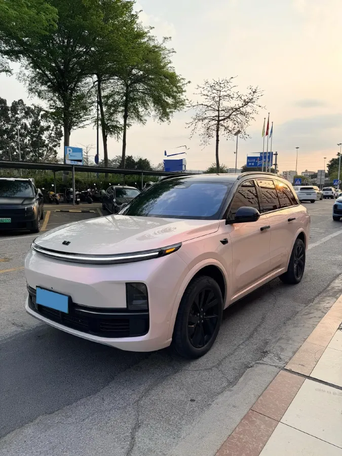 2023 Li L8 Range Extended 154HP REEV 40.9KWH,autocango,china used car exporter,china ev exporter,chinese used car exporter,chinese used ev exporter