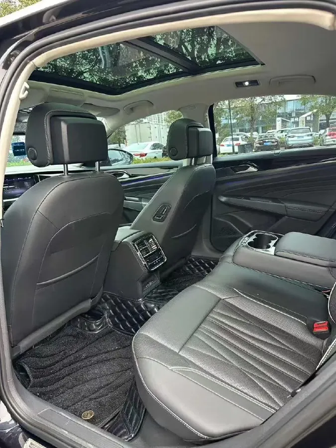 2022 Xpeng P7 BEV 60.2KWH,autocango,china used car exporter,china ev exporter,chinese used car exporter,chinese used ev exporter