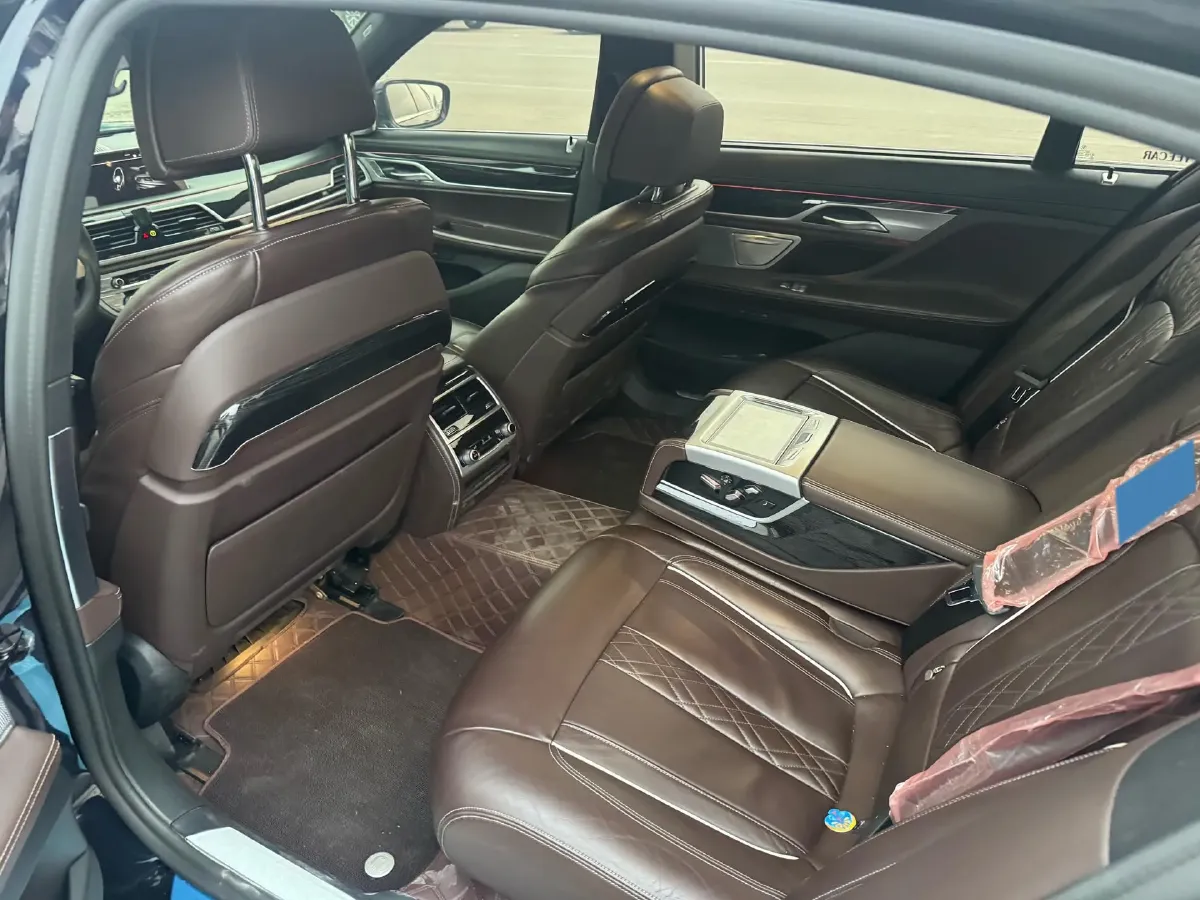 2019 BMW 7 Series 2.0T 265HP L4 8AT,autocango,china used car exporter,china ev exporter,chinese used car exporter,chinese used ev exporter