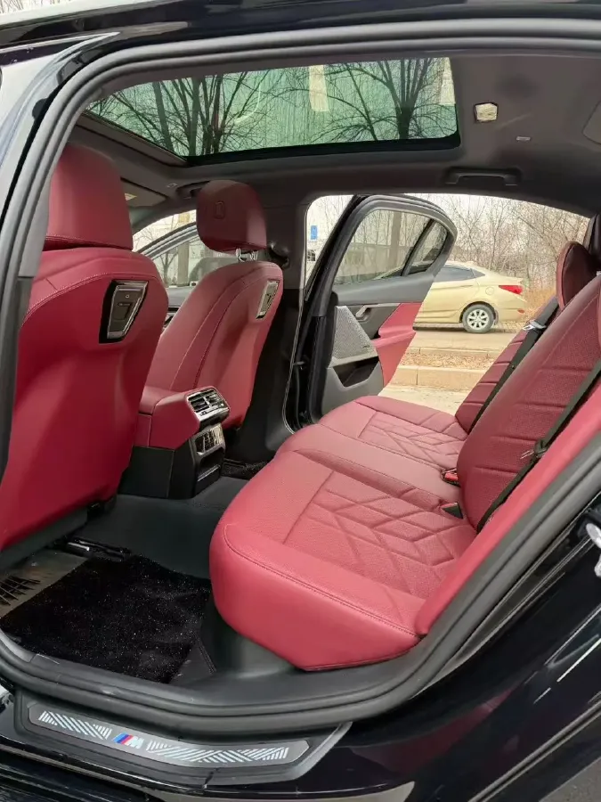 2024 BMW 5 Series 2.0T 190HP L4 8AT,autocango,china used car exporter,china ev exporter,chinese used car exporter,chinese used ev exporter