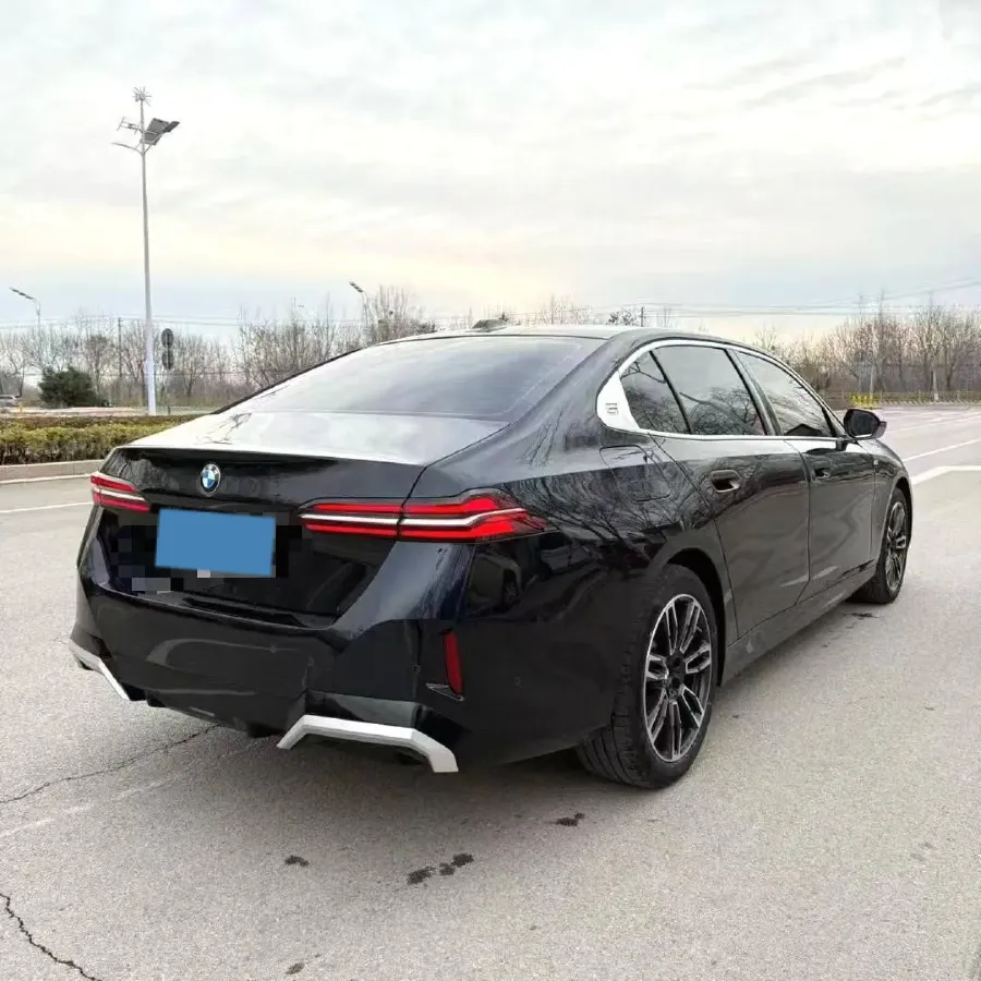 2024 BMW 5 Series 2.0T 190HP L4 8AT,autocango,china used car exporter,china ev exporter,chinese used car exporter,chinese used ev exporter
