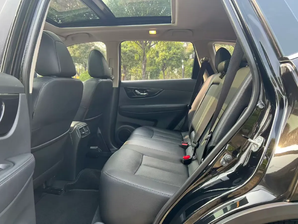 2021 Nissan X-Trail 2.0L 151HP L4 CVT,autocango,china used car exporter,china ev exporter,chinese used car exporter,chinese used ev exporter