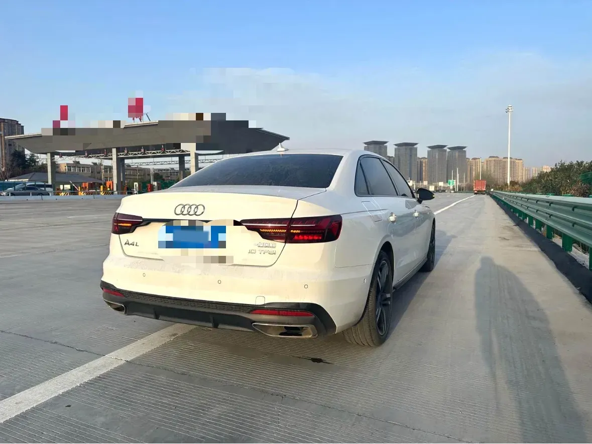 2022 Audi A4L 2.0T 190HP L4 7DCT,autocango,china used car exporter,china ev exporter,chinese used car exporter,chinese used ev exporter