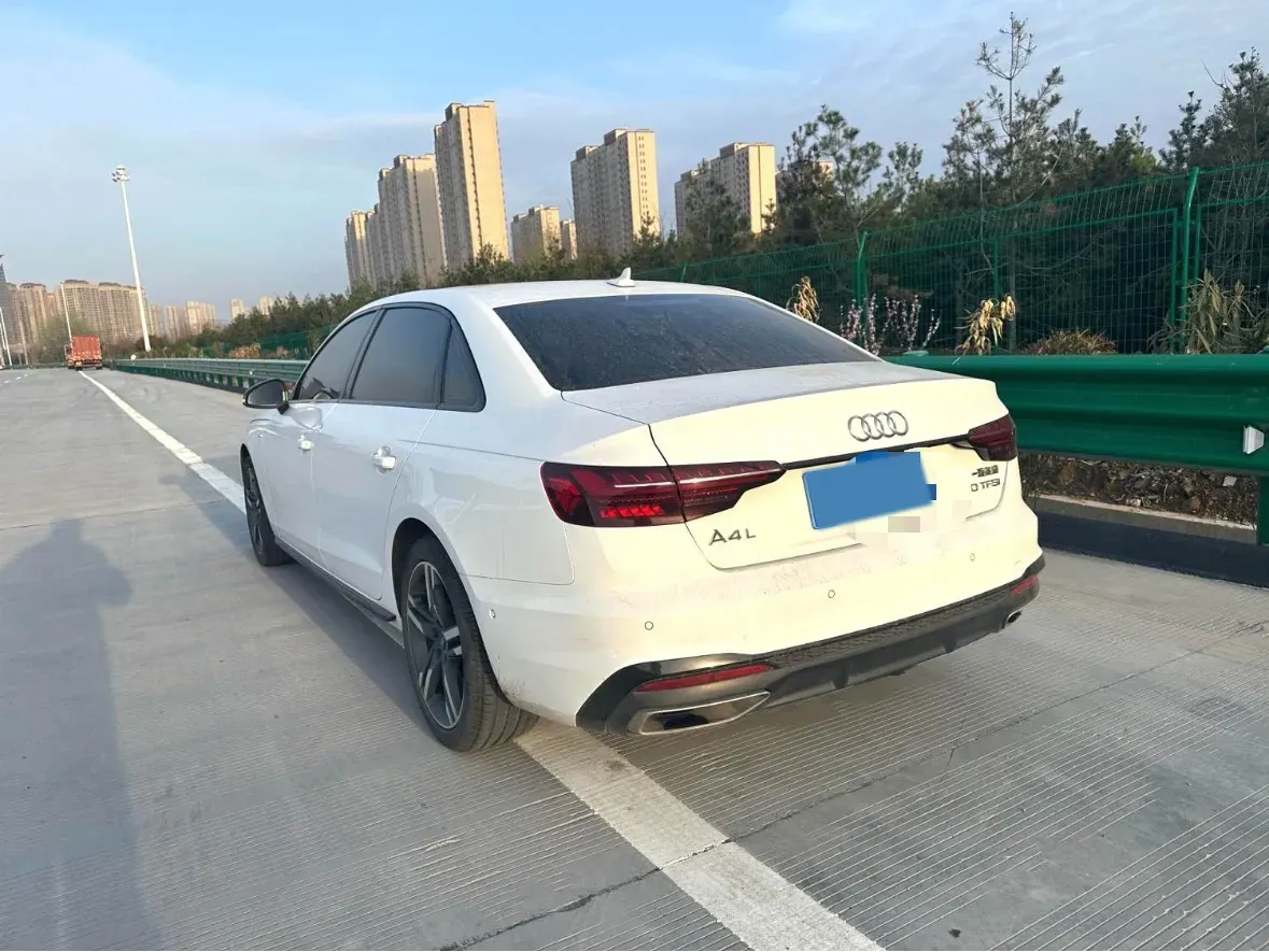 2022 Audi A4L 2.0T 190HP L4 7DCT,autocango,china used car exporter,china ev exporter,chinese used car exporter,chinese used ev exporter
