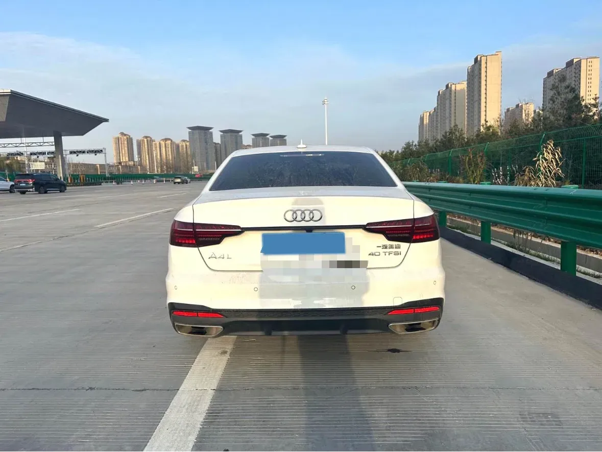 2022 Audi A4L 2.0T 190HP L4 7DCT,autocango,china used car exporter,china ev exporter,chinese used car exporter,chinese used ev exporter