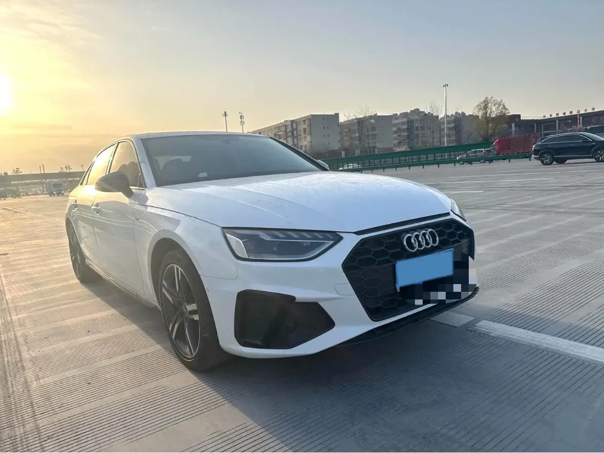 2022 Audi A4L 2.0T 190HP L4 7DCT,autocango,china used car exporter,china ev exporter,chinese used car exporter,chinese used ev exporter