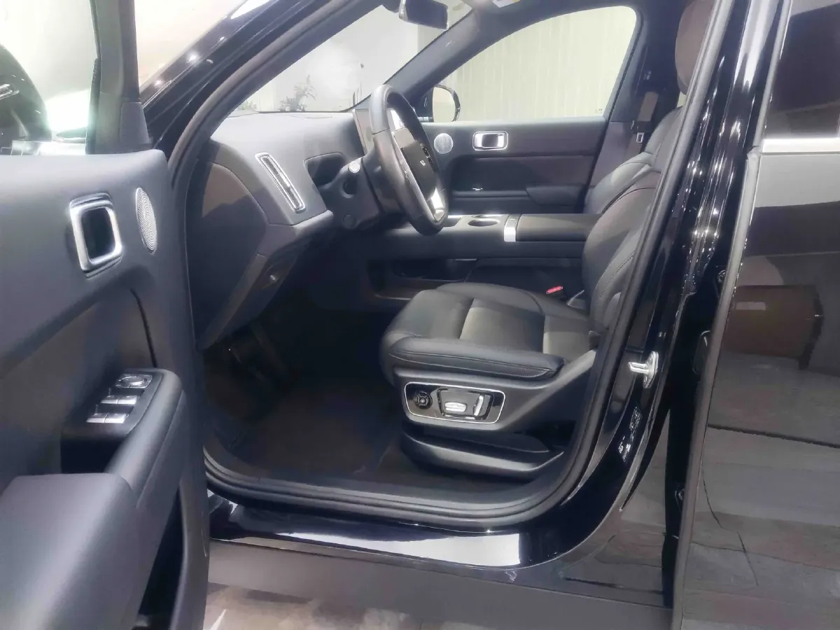 2024 Li L8 Range Extended 154HP REEV 52.3KWH,autocango,china used car exporter,china ev exporter,chinese used car exporter,chinese used ev exporter