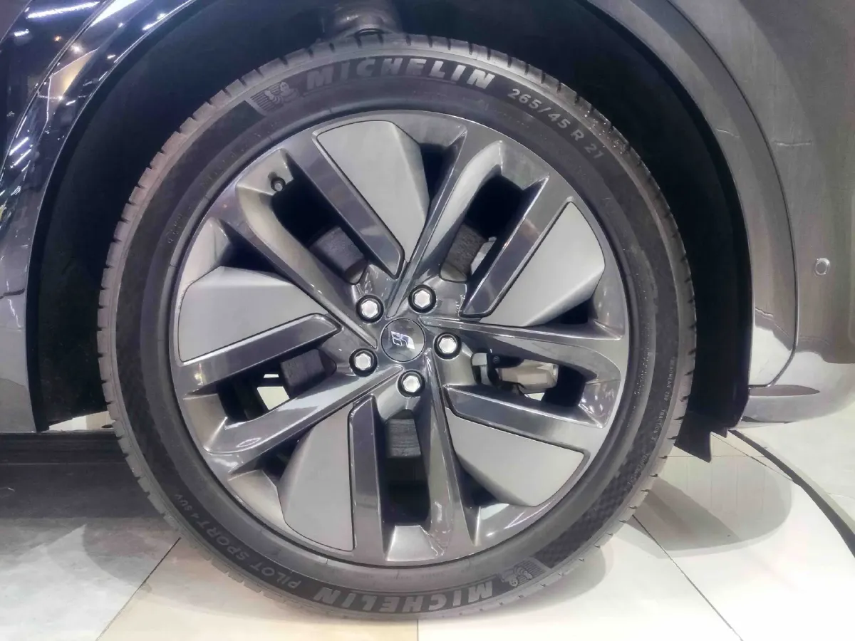 2024 Li L8 Range Extended 154HP REEV 52.3KWH,autocango,china used car exporter,china ev exporter,chinese used car exporter,chinese used ev exporter