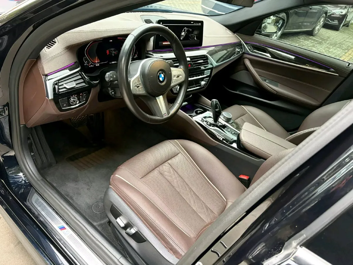 2022 BMW 5 Series 2.0T 184HP L4 8AT,autocango,china used car exporter,china ev exporter,chinese used car exporter,chinese used ev exporter