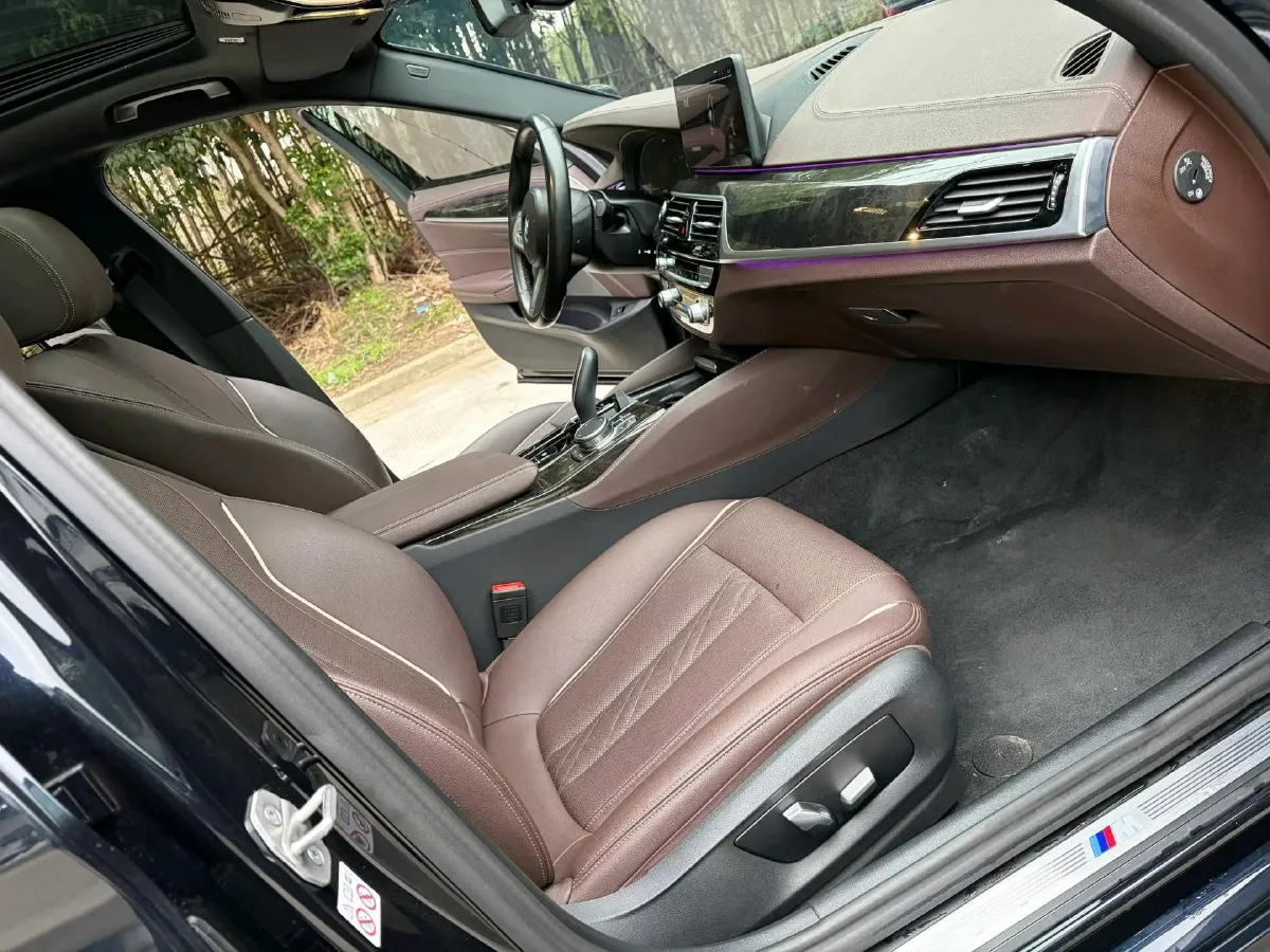 2022 BMW 5 Series 2.0T 184HP L4 8AT,autocango,china used car exporter,china ev exporter,chinese used car exporter,chinese used ev exporter