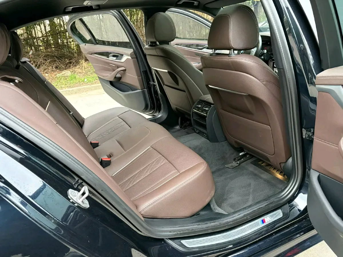 2022 BMW 5 Series 2.0T 184HP L4 8AT,autocango,china used car exporter,china ev exporter,chinese used car exporter,chinese used ev exporter