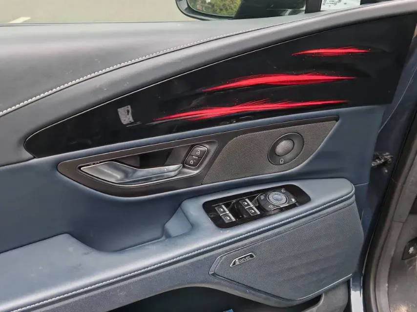 2023 Lincoln Nautilus 2.0T 261HP L4 8AT,autocango,china used car exporter,china ev exporter,chinese used car exporter,chinese used ev exporter