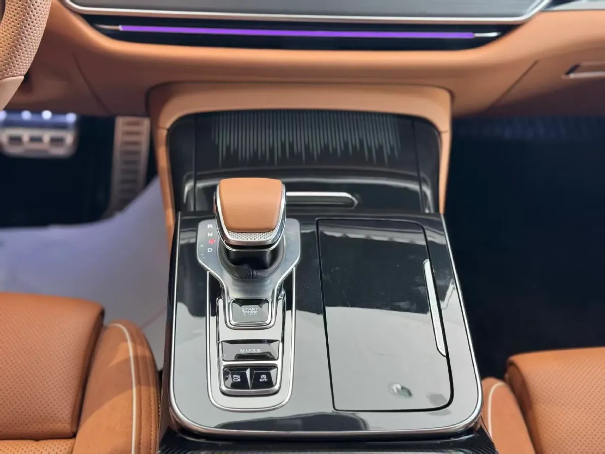 2024 HongQi H9 2.0T 252HP L4 7DCT,autocango,china used car exporter,china ev exporter,chinese used car exporter,chinese used ev exporter