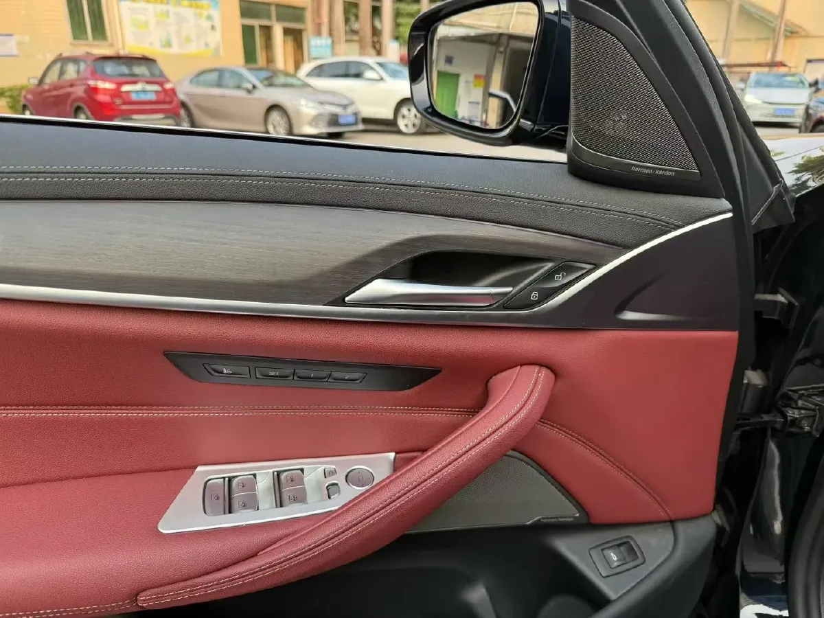 2023 BMW 5 Series 2.0T 245HP L4 8AT,autocango,china used car exporter,china ev exporter,chinese used car exporter,chinese used ev exporter