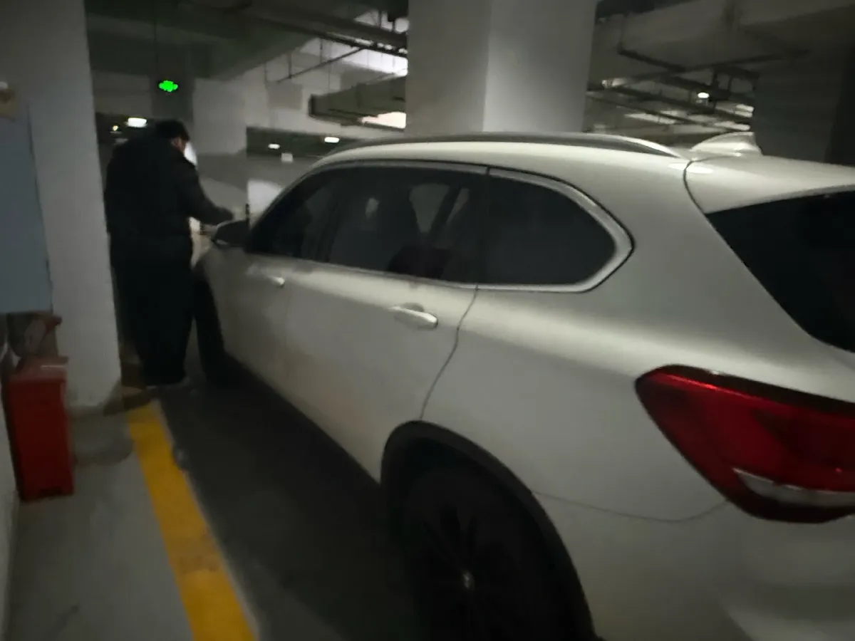 2021 BMW X1 1.5T 140HP L3 7DCT,autocango,china used car exporter,china ev exporter,chinese used car exporter,chinese used ev exporter