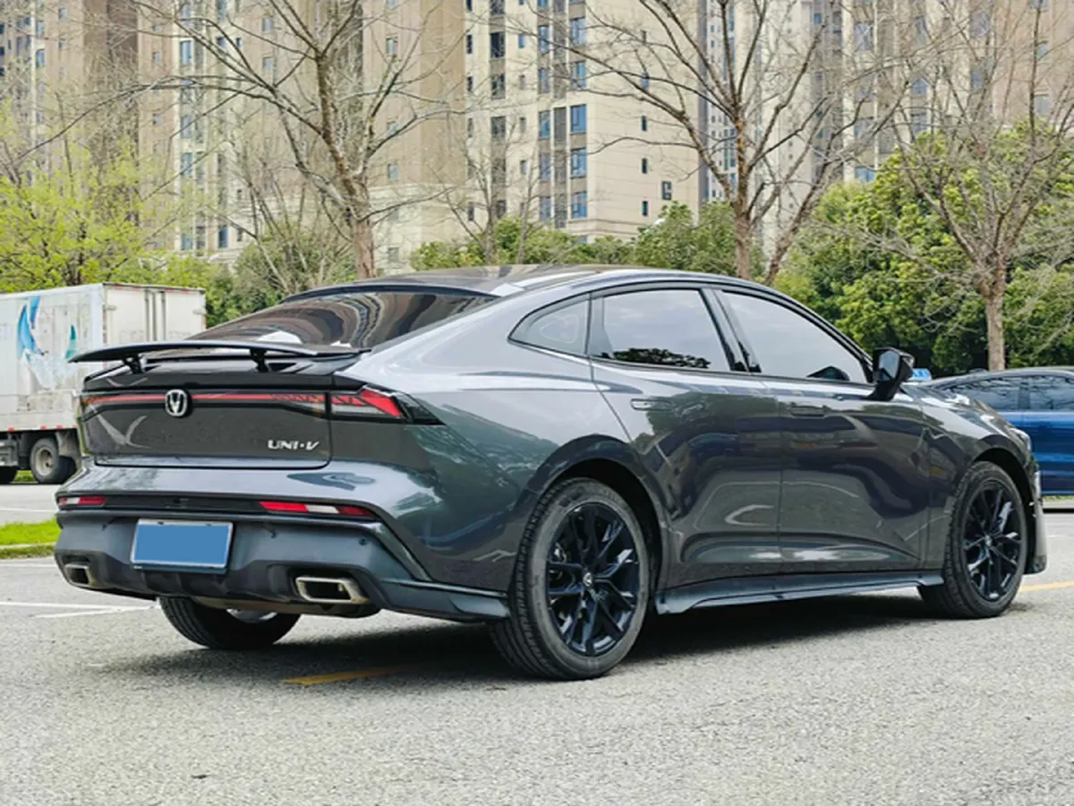 2025 ChangAn UNI-V 1.5T 192HP L4 7DCT,autocango,china used car exporter,china ev exporter,chinese used car exporter,chinese used ev exporter